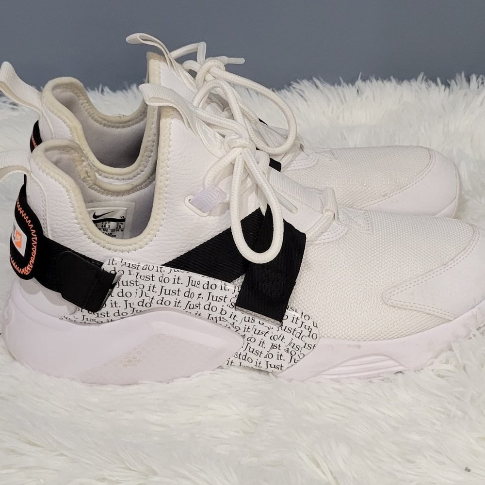 Nike Air Huarache City Sneaker Women's Size 9 Running A03140-100